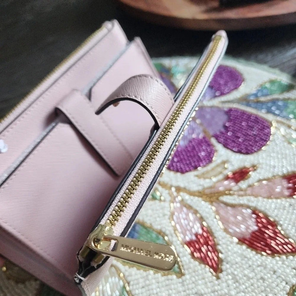 Michael Kors wallet🩷✨️ - Picture 6 of 8